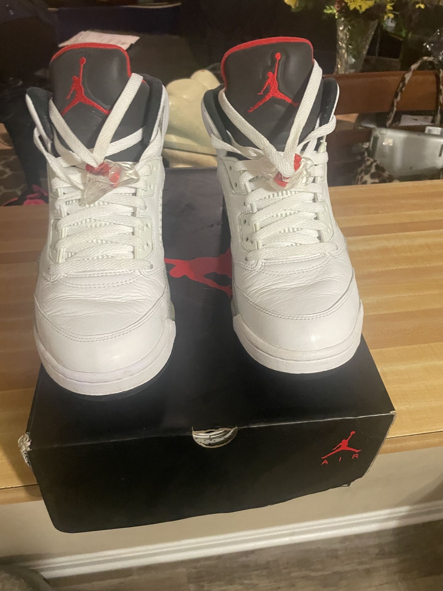 Air Jordan Retro 5 Size 9.5 