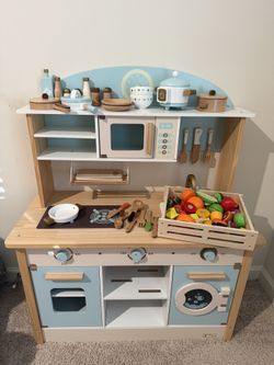 Kids Kitchen With Accessories 