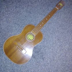 Vintage. 1960. KENT. BARITONE  UKALALE GREAT SOUND.  100 BUCKS. OR BEST OFFER