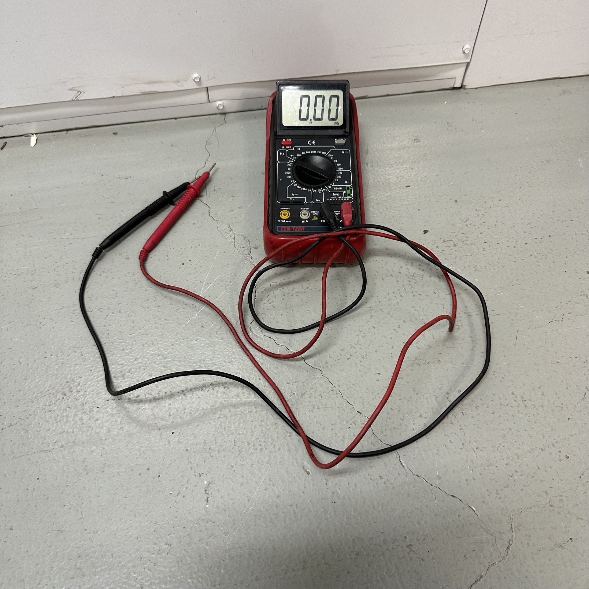 Cen-Tech P37772 11 Function Digital Multi-Meter w/ Leads