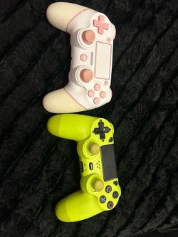 PS4 controllers