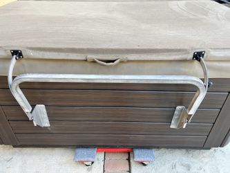 Spa/Hot Tub cover lifter