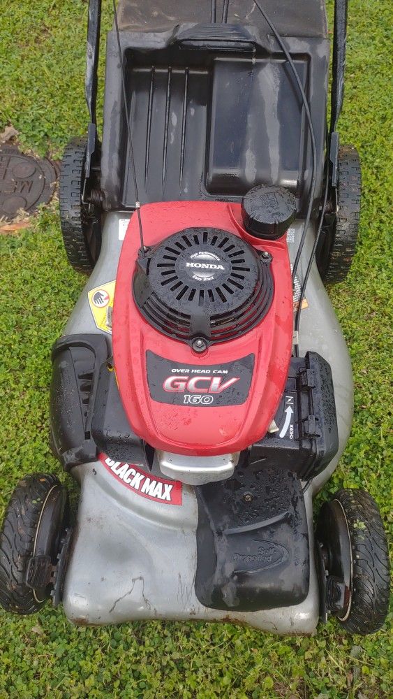 Honda Lawn Mower.  22 Inch  Good. Condition.   Con Transmission