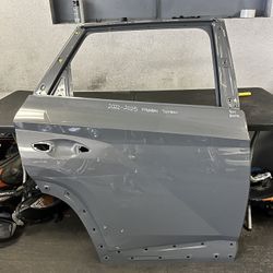 2022-2023-2024-2025 HYUNDAI TUCSON RIGHT REAR DOOR OEM USED