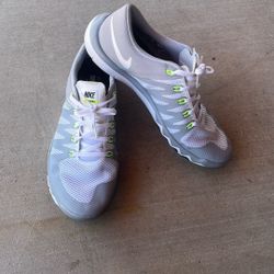 Nike Shoes Size 9.5