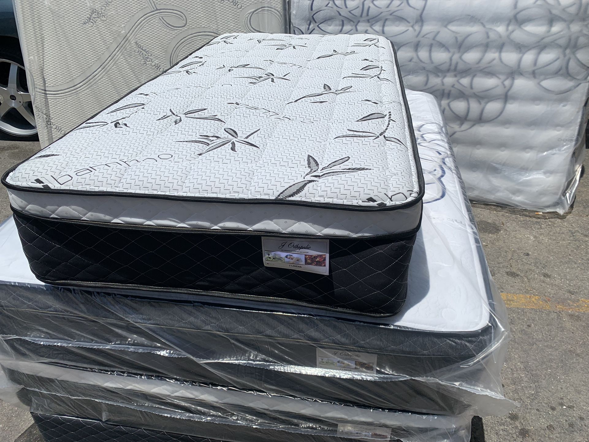 ✨Mattress Pillow Top All Sizes ✨ 🔹12” inches tall 🔹All sizes 💠Queen sizes $200 💠Full sizes $180 💠Twin sizes $150 💠Cal king $330 💠E. King $330