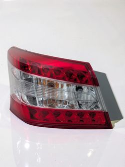 OEM Left Or Right Outer Tail Light Assembly For 13-15 Nissan Sentra
