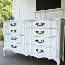 Vintage French Provincial Dresser 