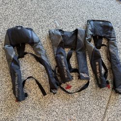 3 West Marine automatic, self inflating lifejackets PFD