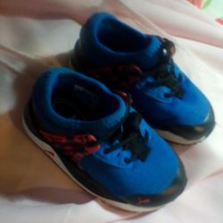Size 5 toddler PUMA NEW BALANCE SPIDERMAN SHOES