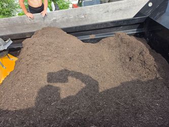 1 1/2 yards of brown triple shredded mulch