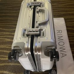 RIMOWA SUITCASE very durable (high end)