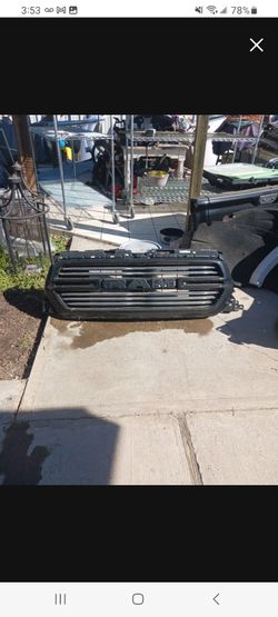 2019-2023 RAM 1500 Black Grill OEM