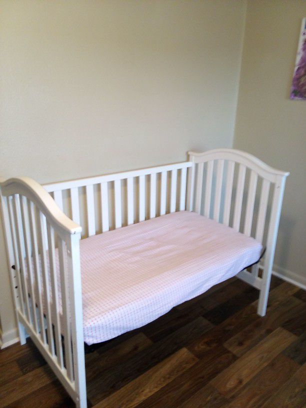 TODDLER DAY BED 