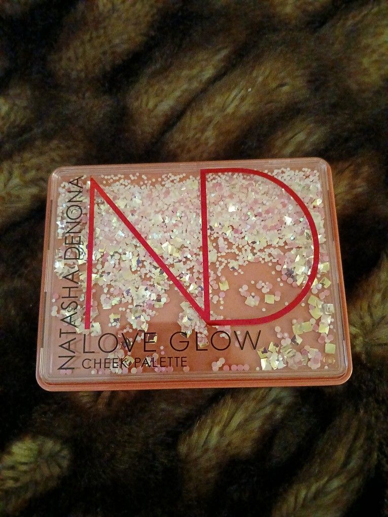 NATASHA DENONA LOVE GLOW cheek Palette.