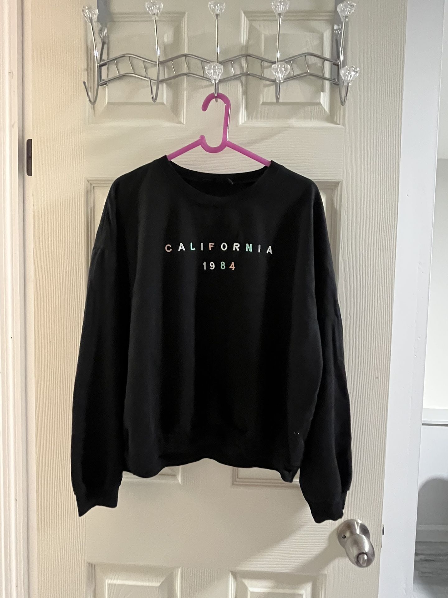 black oversized crewneck sweatshirt