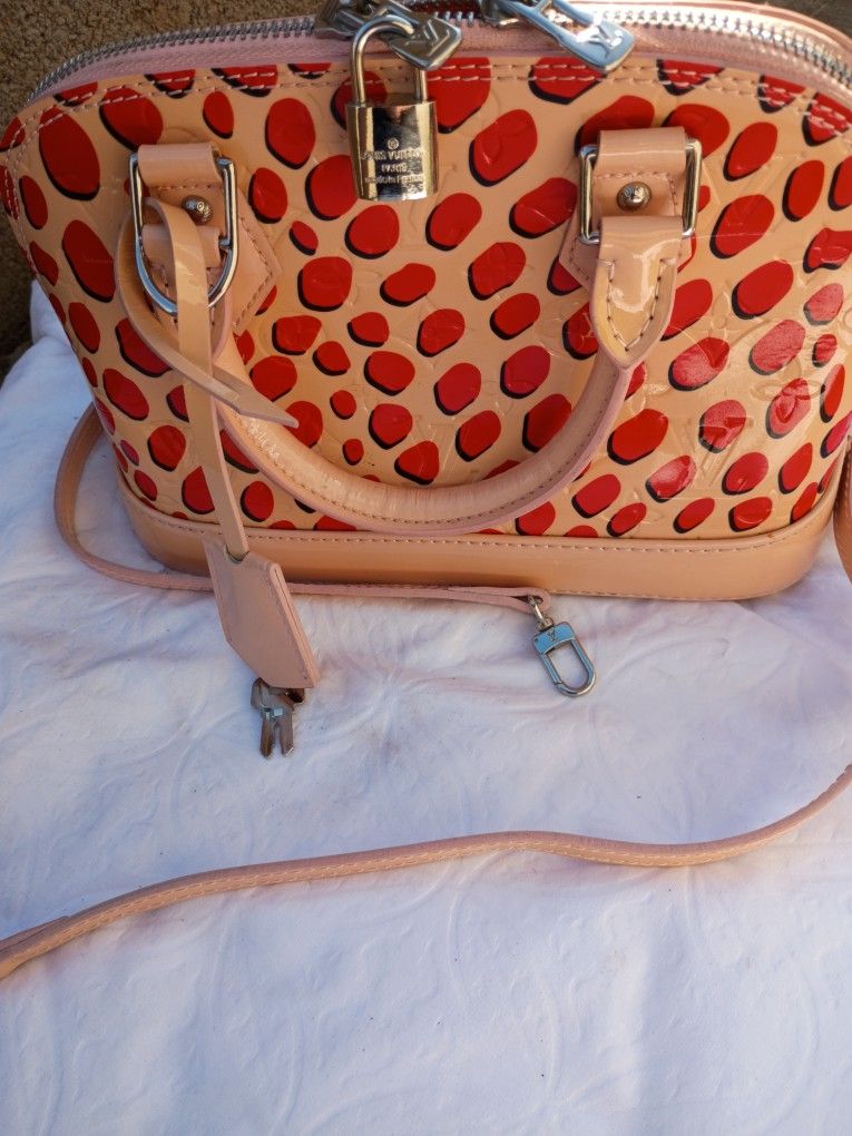 Luis Vuitton Alma Bag(Beautiful)