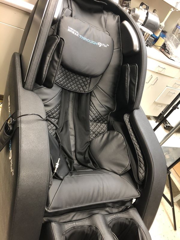 Medical Breakthrough 9 Massage Chair for Sale in Lynnwood, WA OfferUp