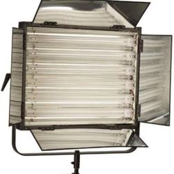 Smith-Victor FL-330, 6 Tube 330 watt, 5600K Fluorescent Light Bank with Dimmers, 55 watts per Tube