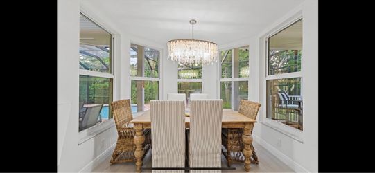 Kitchen Table and 5 chairs