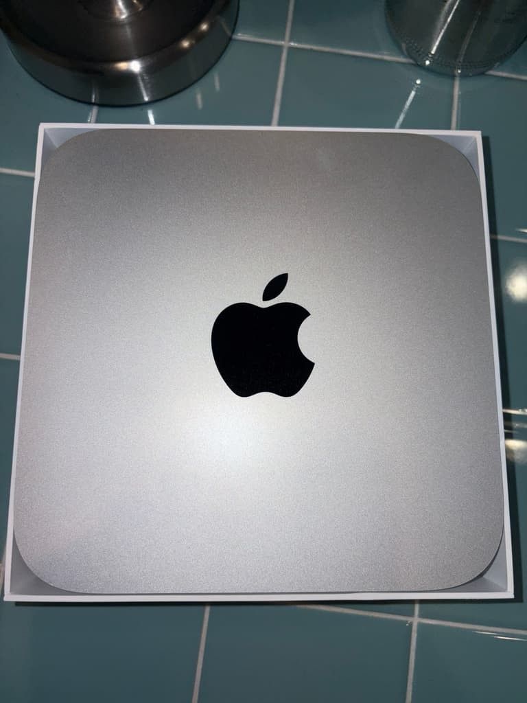 Apple m2 Mac Mini (2023) (with all cords and original box)