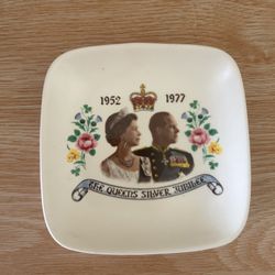Queen Elizabeth Silver Jubilee 1977 Porcelain Plate 4,5”