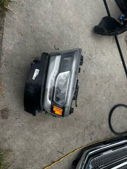 2022 ram 1500 headlight