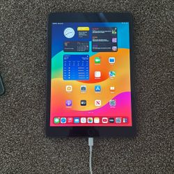 Like New 9th gen Ipad
