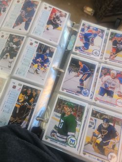 66 3x3 pages of 1990 hockey cards