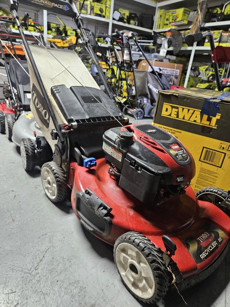 TORO GAS SELF PROPELLED LANW MOWER