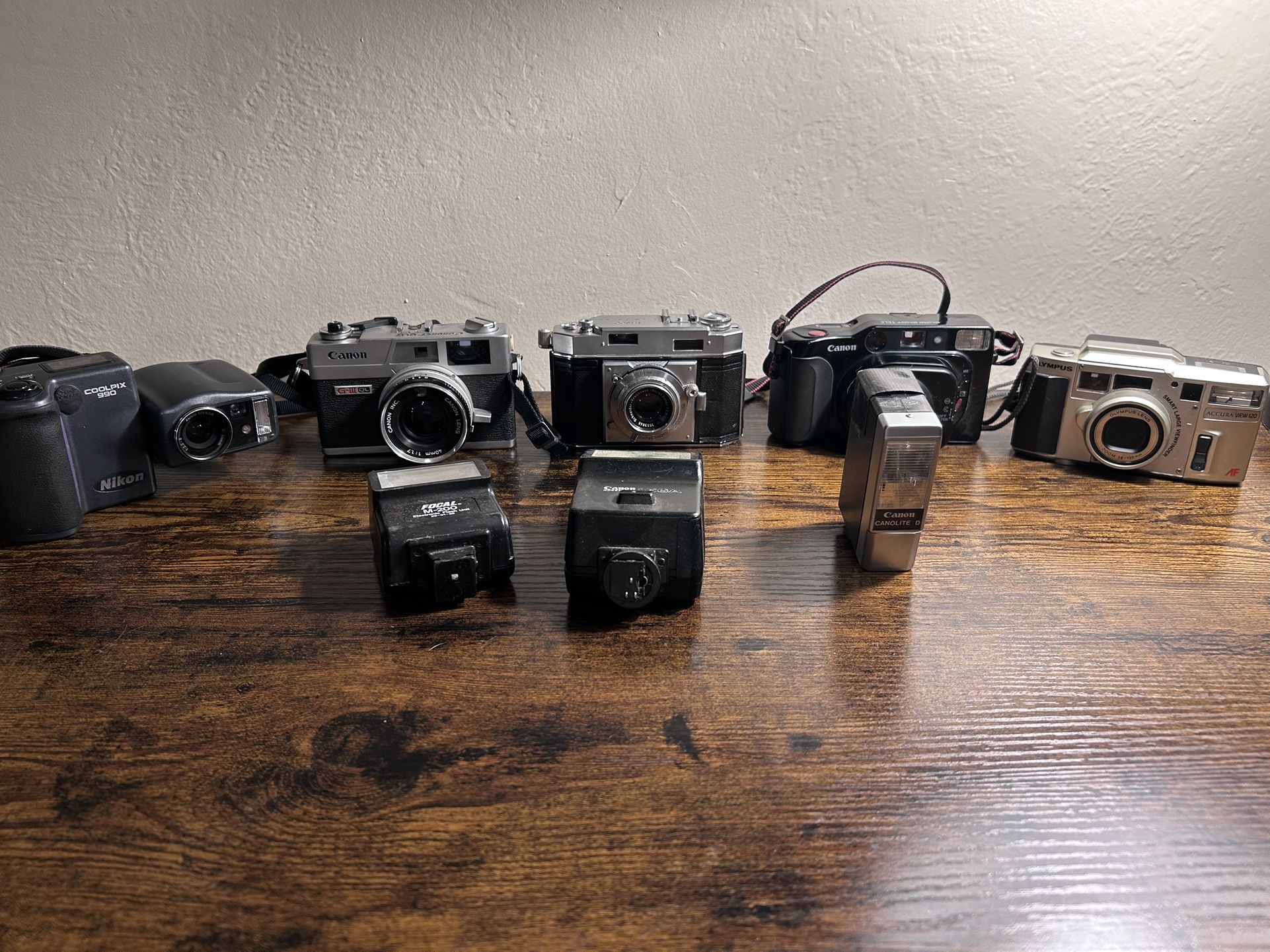 5 Cameras And 3 Flash Bars