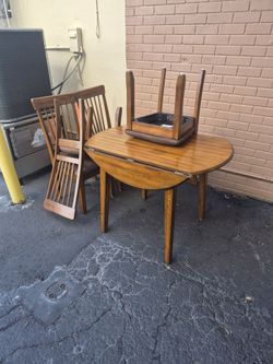 Dining room table and 4 chairs