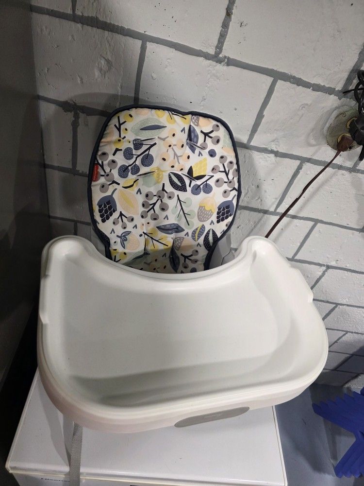 Fisher-Price Baby to Toddler High Chair SpaceSaver Portable