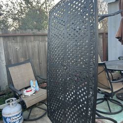 Vendo Mesa Para Patio Con 2 Sillas Es Grande Para 6 Sillas 