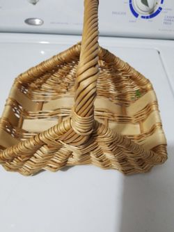 Small wicker basket