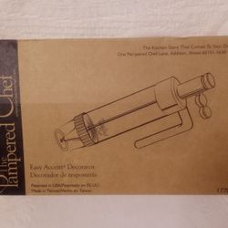 The Pampered Chef Icing Cakes Cookies Cupcakes Easy Accent Decorator #1778

