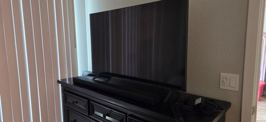 Samsung smart tv with sound bar