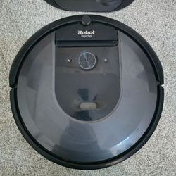 iRobot Roomba i7 Robot Vacuum with Clean Base Auto-Empty Dock