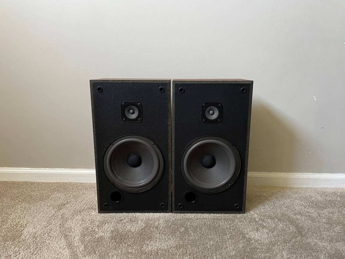Realistic Nova-16 Home 2 Way Bookshelf Speakers