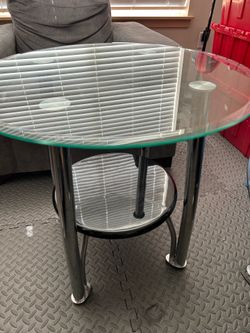 Modern Round Glass Table – Great Condition