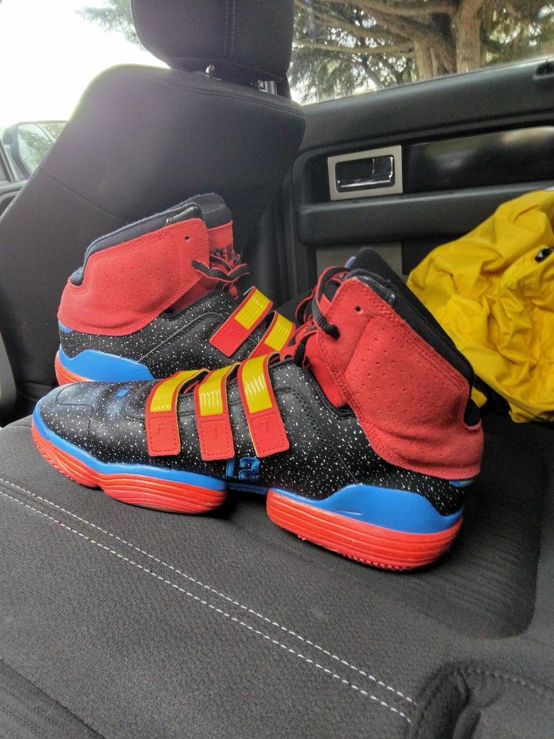 Dwight Howard Superman Size 12 Mens