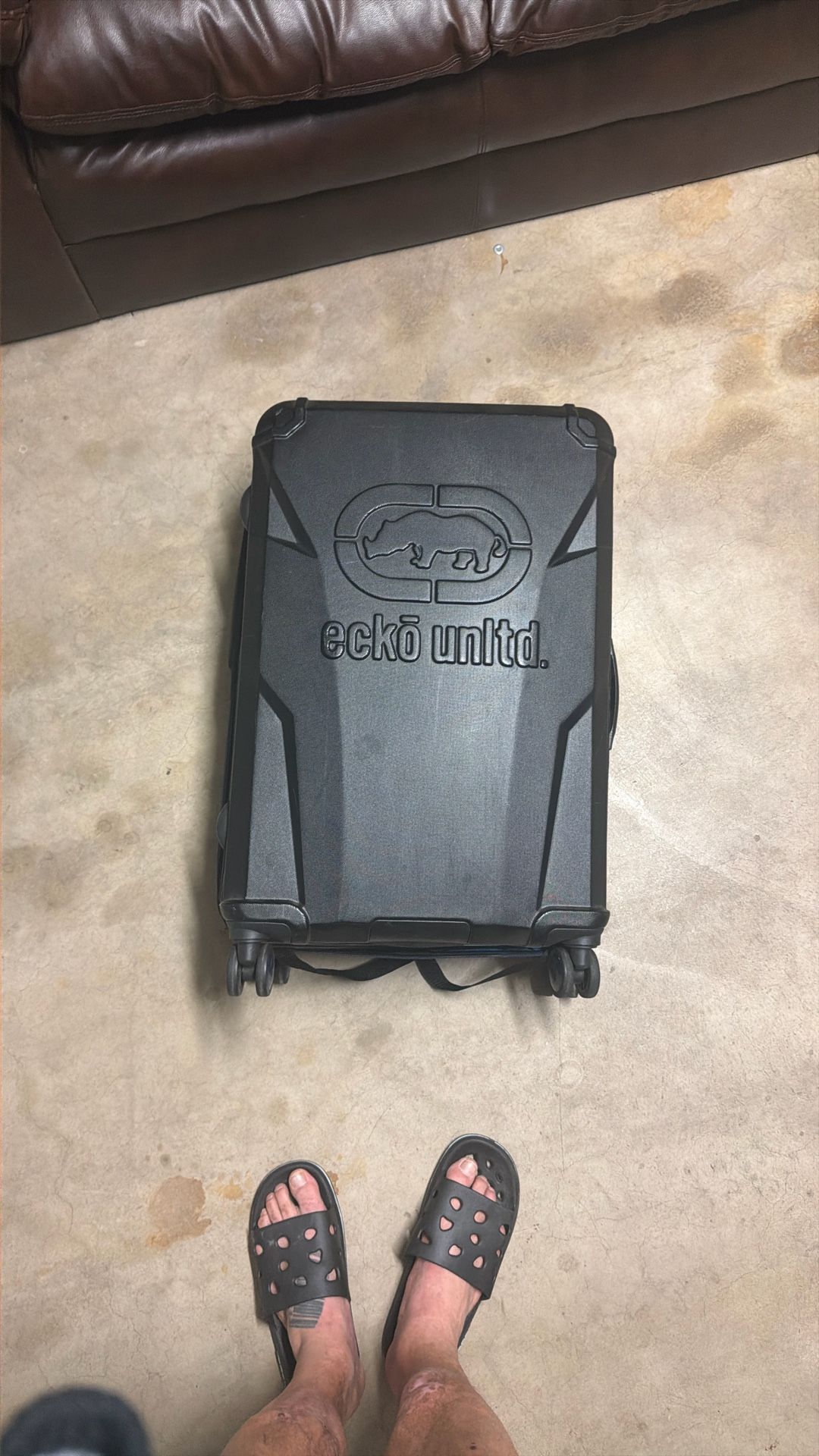 Eckō Unltd. Hardshell Rolling  Suitcase