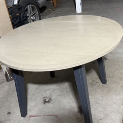Foldable table