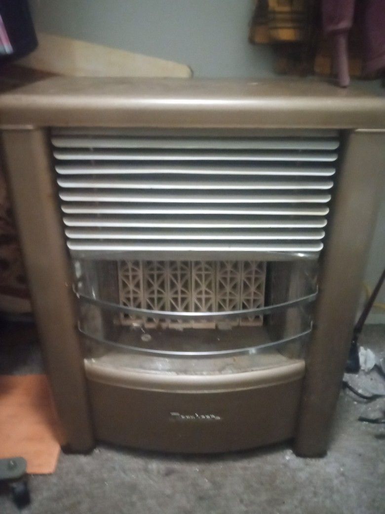 Dearborn Heater. Old But Still Functional. Ready To Hook Up To Your Gas And Warm Up Your Place