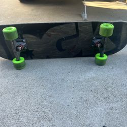 DGK Skateboard Powell Peralta Rat Bones 90’s Wheels Slant Trucks Bones Red Bearings