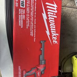 Milwaukee M18 Caulking Gun