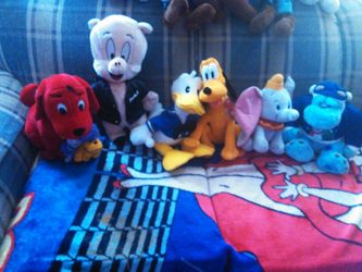 Varios peluches