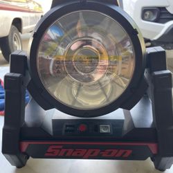 SNAP ON CORDLESS FLOOD LIGHT 18V 2700 LUMENS 