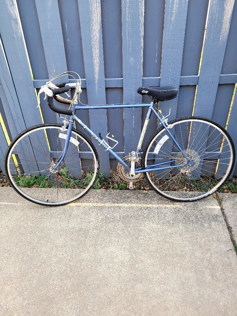 Vintage Fuji Road Bike !!!