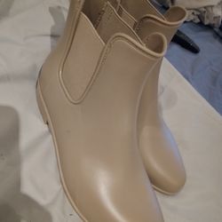 Chelsea Rain Boots, Beige/Taupe Color size 9